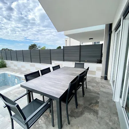 Beautiful In Porec! 빌라 포레치